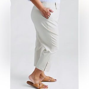 BRAND NEW SIGNATURE SLIMMING BY CJ BANKS Cropped Pants w/ Button Detail 16